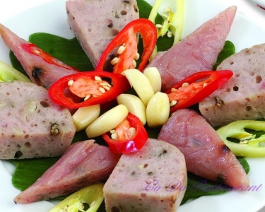 Nem chua – Món ăn tô điểm cho biết bao món ngon ở Sài Gòn.