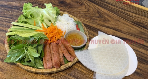 Đậm Đà Vị Nem Nướng Với Gia Truyền Food