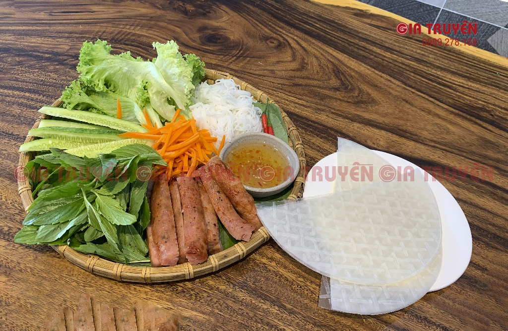 Đậm Đà Vị Nem Nướng Với Gia Truyền Food