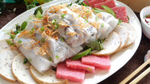 Bánh cuốn nem chua