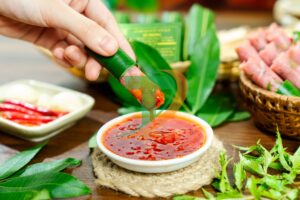 Nem chua kèm tương ớt