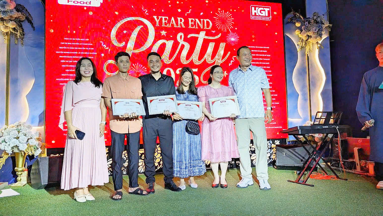 Trao giải nhân viên